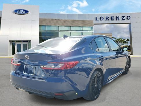 Used 2025 Toyota Camry SE image 5