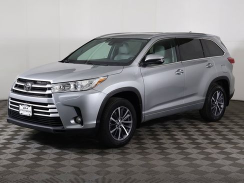 Used 2017 Toyota Highlander XLE image 10