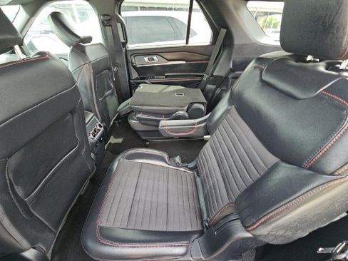 Used 2025 Ford Explorer ST-Line w/ Premium Package AWD/4WD image 5