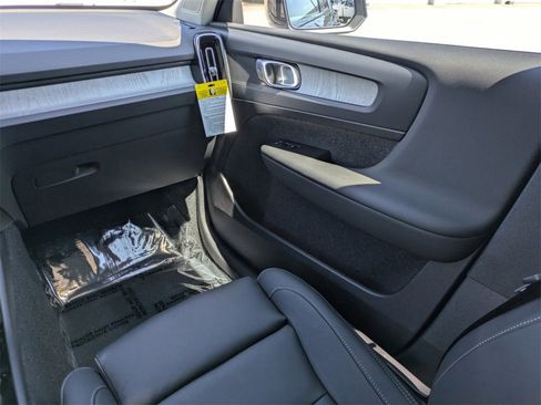 New 2025 Volvo XC40 B5 Plus w/ Protection Package Premier image 19