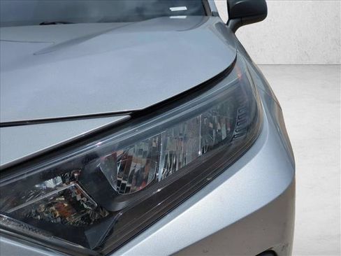 Used 2021 Toyota RAV4 LE FWD image 7