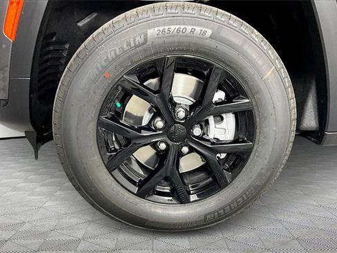 New 2025 Jeep Grand Cherokee L Altitude image 13