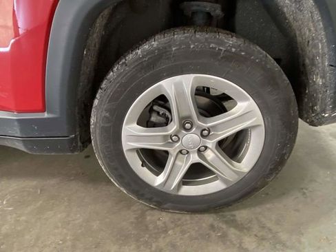 Used 2024 Jeep Compass Latitude image 7