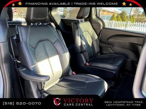 Used 2024 Chrysler Pacifica Select image 23