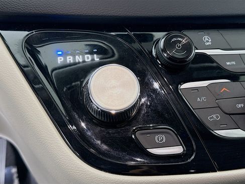 Used 2023 Chrysler Voyager LX image 20