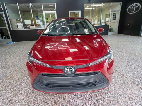 Used 2025 Toyota Corolla LE FWD image 6
