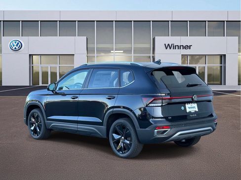 New 2026 Volkswagen Taos SE FWD image 3