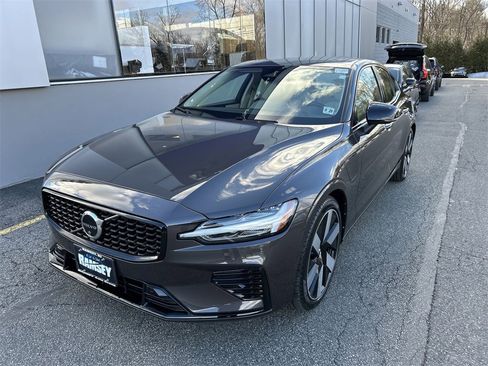 Used 2024 Volvo S60 T8 Plus w/ Climate Package image 4