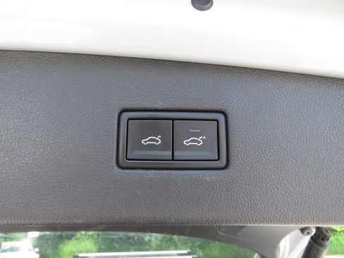 Used 2018 Volkswagen Tiguan SEL Premium AWD/4WD image 18