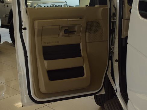 Used 2014 Ford E-350 and Econoline 350 XLT RWD image 45
