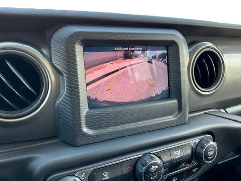 Used 2023 Jeep Wrangler Unlimited AWD/4WD image 13