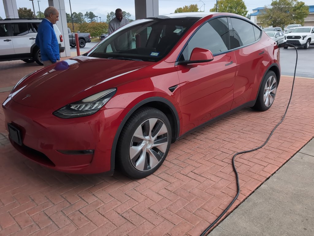 Used 2022 Tesla Model Y Long Range AWD/4WD image 1