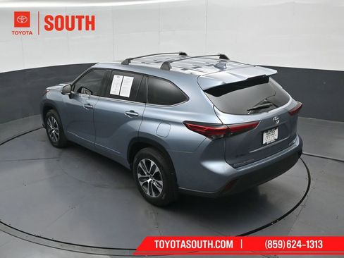 Used 2022 Toyota Highlander XLE AWD/4WD image 57