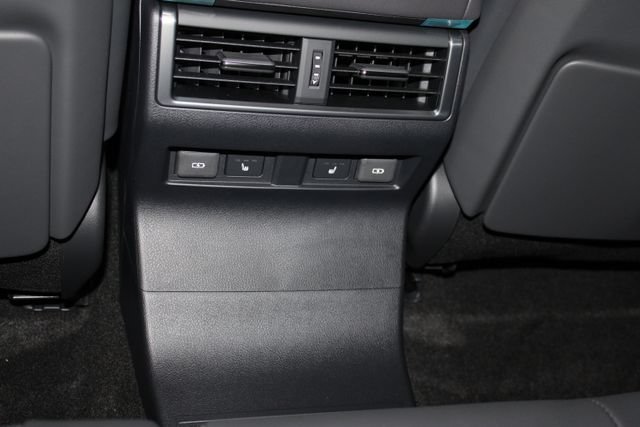 Used 2025 Lexus GX 550 AWD/4WD image 13