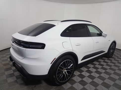 Used 2025 Porsche Macan 4 Electric AWD/4WD image 7
