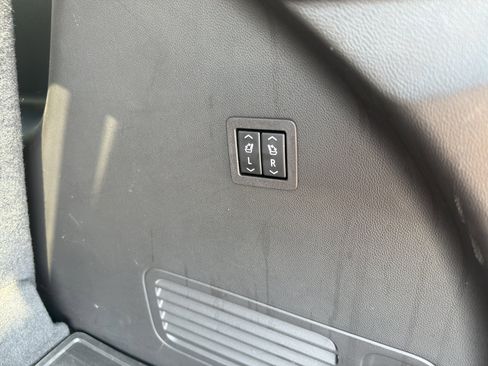 Used 2023 Buick Enclave Avenir w/ Avenir Technology Package image 6