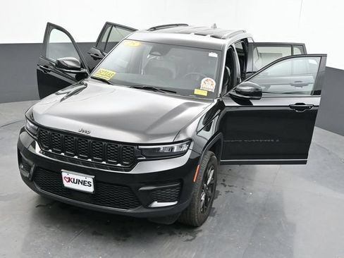 Used 2025 Jeep Grand Cherokee Altitude AWD/4WD image 58