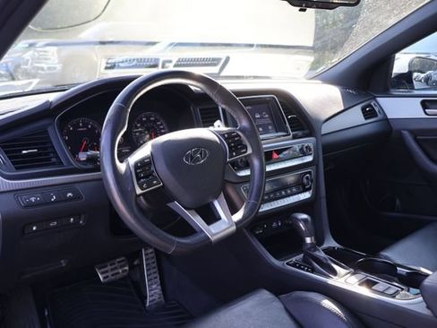 Used 2023 Hyundai Kona SEL AWD/4WD image 9