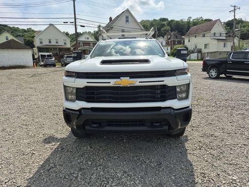 Used 2024 Chevrolet Silverado 2500 Custom w/ Custom Convenience Package AWD/4WD image 10