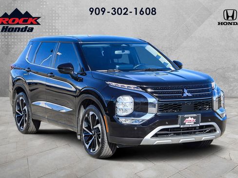 Used 2022 Mitsubishi Outlander SE image 3