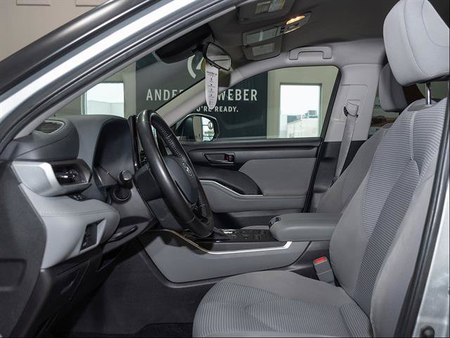 Used 2021 Toyota Highlander LE AWD/4WD image 9