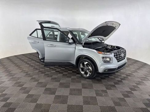 Used 2022 Hyundai Venue SEL FWD image 12