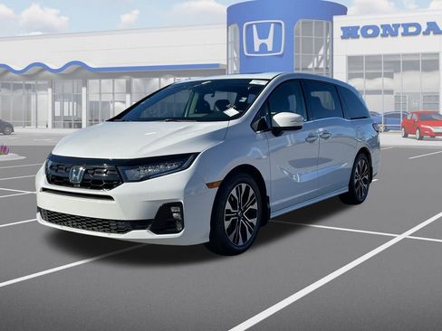 Used 2025 Honda Odyssey Elite image 3