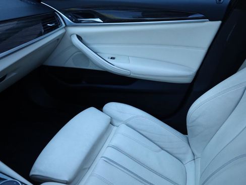 Used 2017 BMW 530i w/ Premium Package image 18