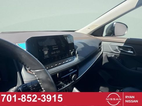Used 2021 Nissan Rogue Platinum AWD/4WD image 11