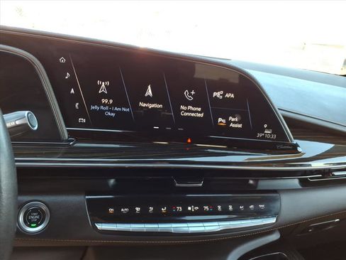 Used 2021 Cadillac Escalade Premium Luxury AWD/4WD image 19