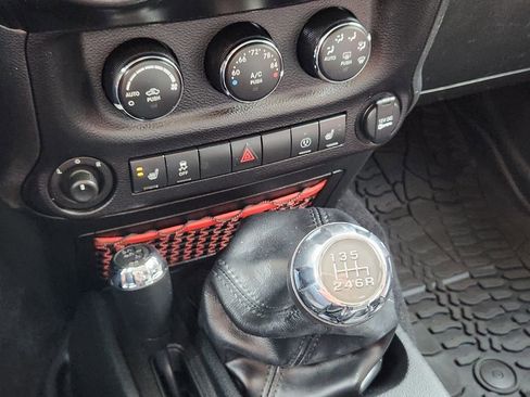 Used 2017 Jeep Wrangler Rubicon image 19