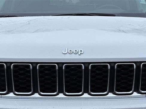 Used 2023 Jeep Grand Cherokee L Laredo image 48