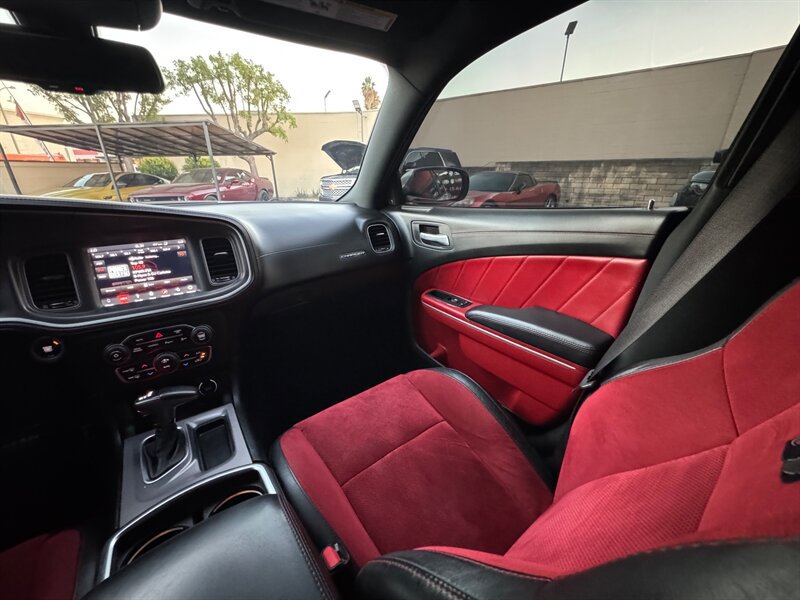 Used 2019 Dodge Charger Scat Pack w/ Dynamics Package RWD image 32