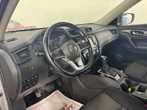 Used 2020 Nissan Rogue SV image 10