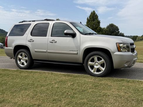 Used 2007 Chevrolet Tahoe LTZ w/ LTZ Preferred Equipment Group AWD/4WD image 5