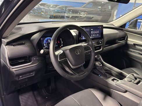 Used 2024 Toyota Grand Highlander AWD image 19