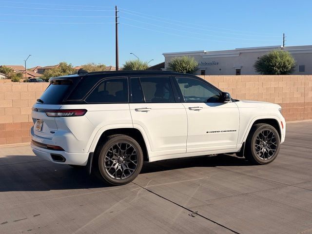 Used 2024 Jeep Grand Cherokee Summit AWD/4WD image 7