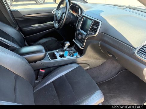 Used 2018 Jeep Grand Cherokee Altitude RWD image 30