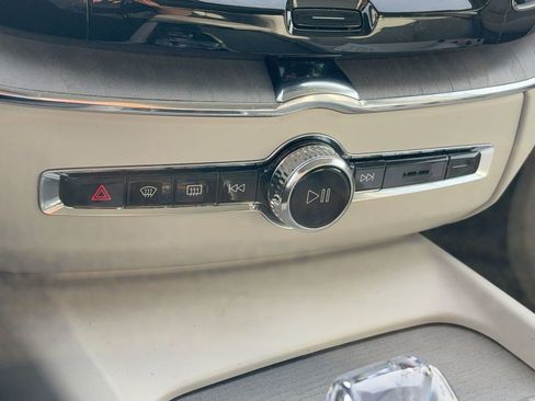 Certified 2023 Volvo XC60 B5 Ultimate w/ Protection Package Premier image 18