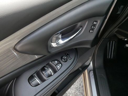 Used 2018 Nissan Murano SL w/ Moonroof Package AWD/4WD image 19
