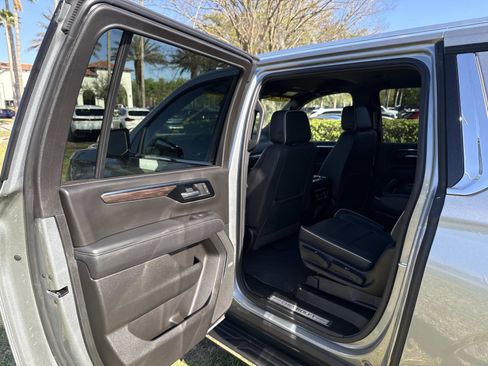 Used 2025 Chevrolet Suburban Premier image 14