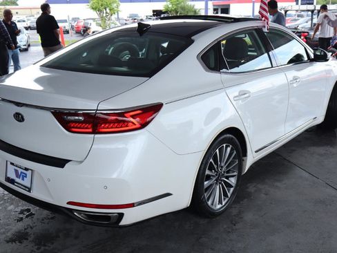 Used 2017 Kia Cadenza Premium w/ Luxury Package FWD image 5