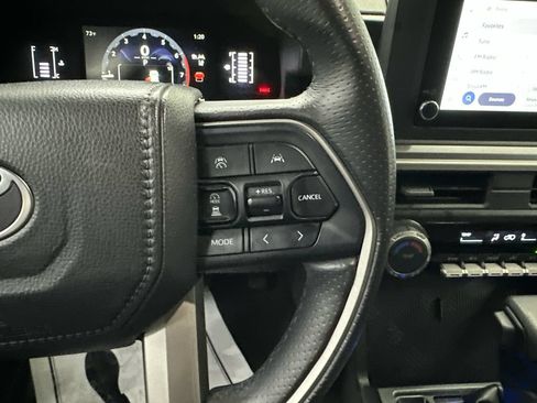 Used 2025 Toyota 4Runner SR5 AWD/4WD image 25