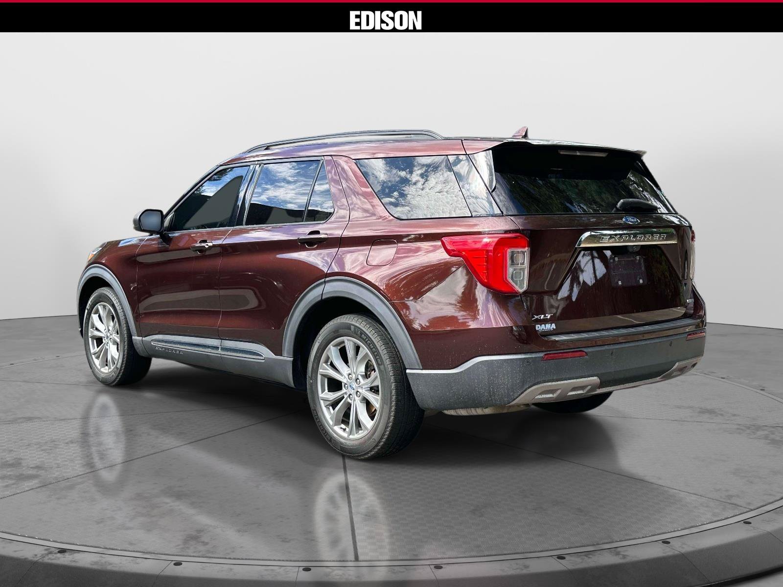 Used 2020 Ford Explorer XLT w/ Equipment Group 202A AWD/4WD image 5