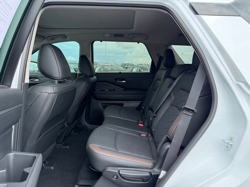 Used 2025 Nissan Pathfinder Platinum w/ Cargo Package FWD image 16