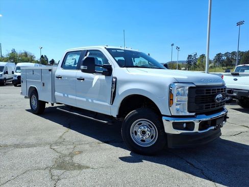 New 2026 Ford F250 XL w/ XL Chrome Package image 3