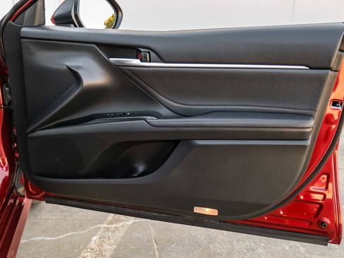 Used 2018 Toyota Camry XLE image 44