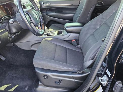 Used 2020 Jeep Grand Cherokee Laredo image 15