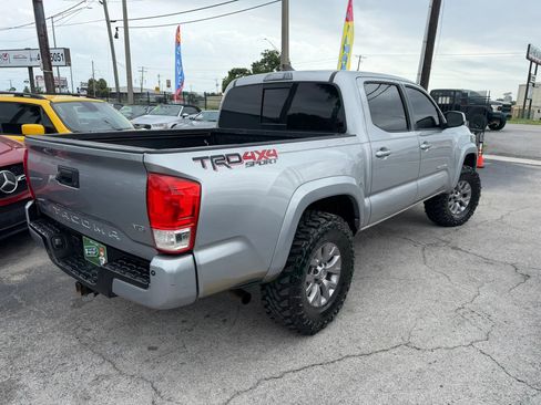 Used 2017 Toyota Tacoma TRD Sport w/ Premium & Technology Package AWD/4WD image 4