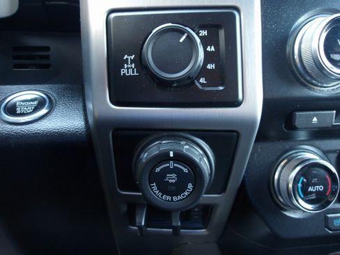 Used 2016 Ford F150 Platinum w/ Equipment Group 701A Luxury image 21